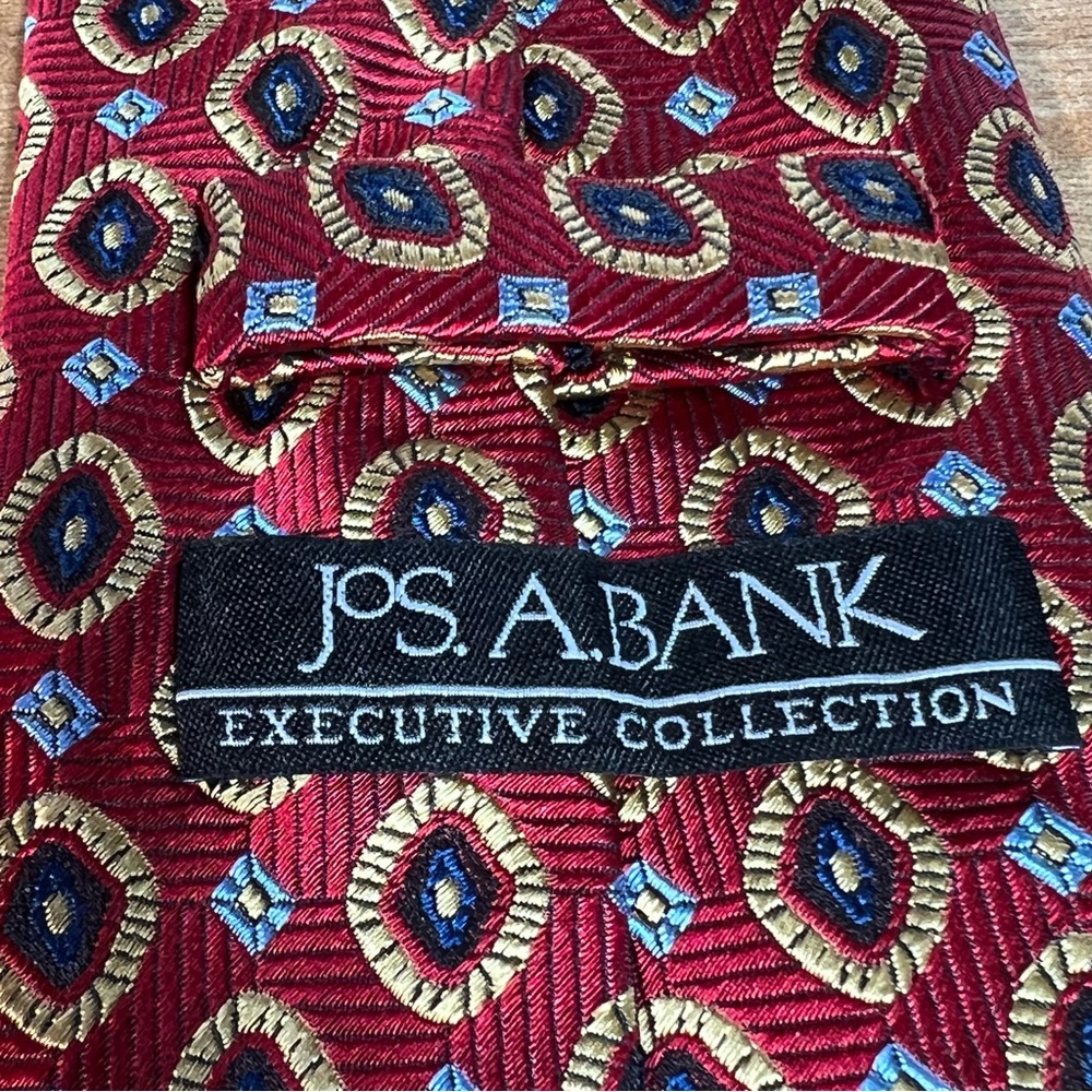Jos A Bank - Executive American Traditions Red/Gold/Blue 100% Silk Tie - Picture 5 of 8